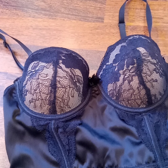 Frederick's of Hollywood boosteie and stockings - Picture 2 of 14